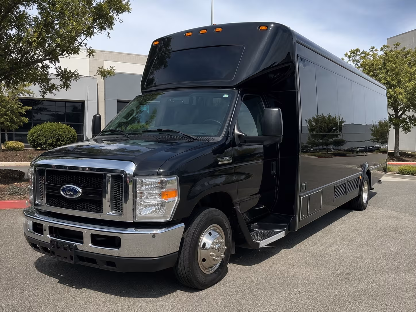 Fremont Winery Tour & Pub Crawl Transportation party bus exterior
